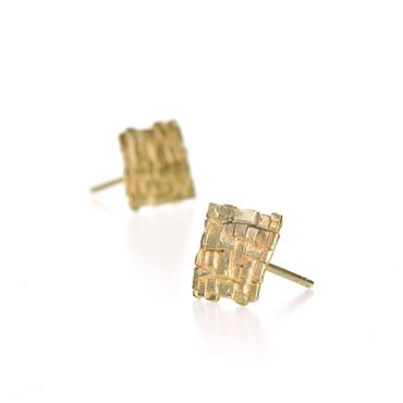 Ear studs in gold with squares - Wim Meeussen Antwerp